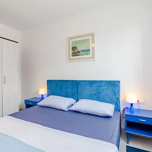Karlo Apartman Kastela